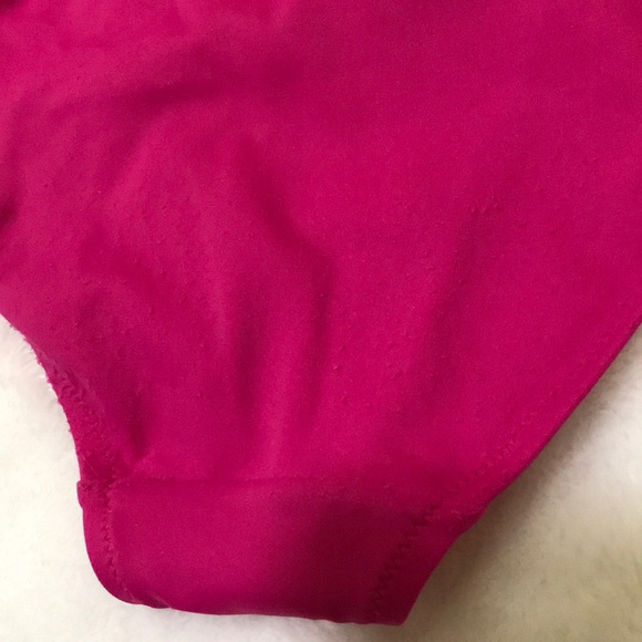 Victoria’s Secret bikini. - Picture 8 of 10